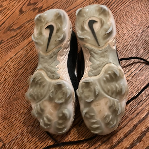 Men’s 9 1/2 Nike react spikes / cleats - Picture 4 of 6